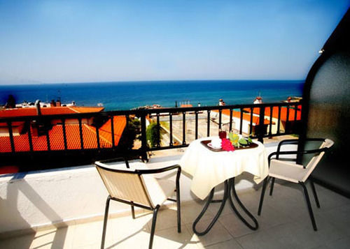 Coralli Holidays Loutra  Екстериор снимка