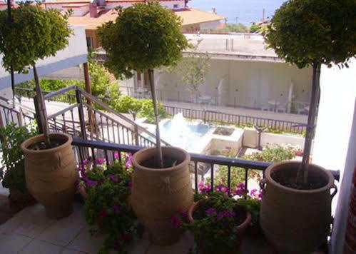 Coralli Holidays Loutra  Екстериор снимка